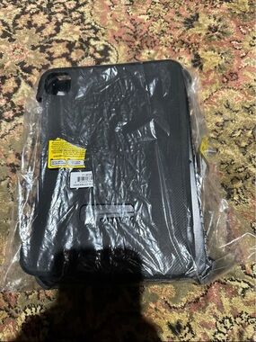 NWT Otterbox case for iPad Pro 11 inch